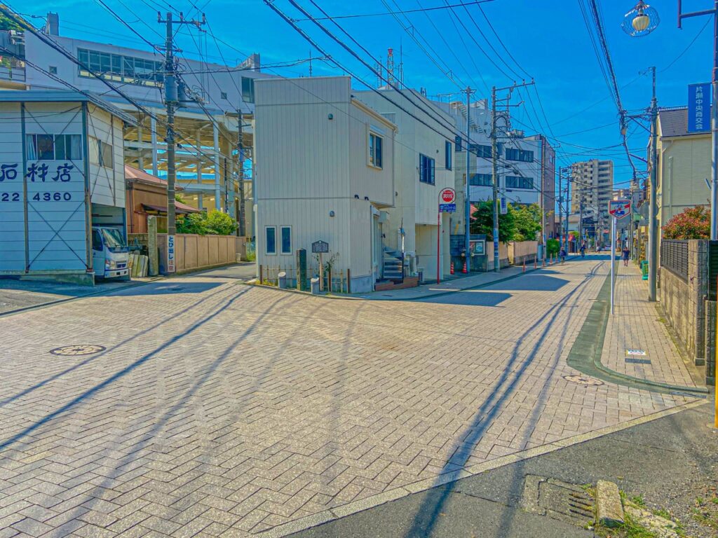 戦隊ヒーローのパフォーマンスの舞台（TARI TARI）