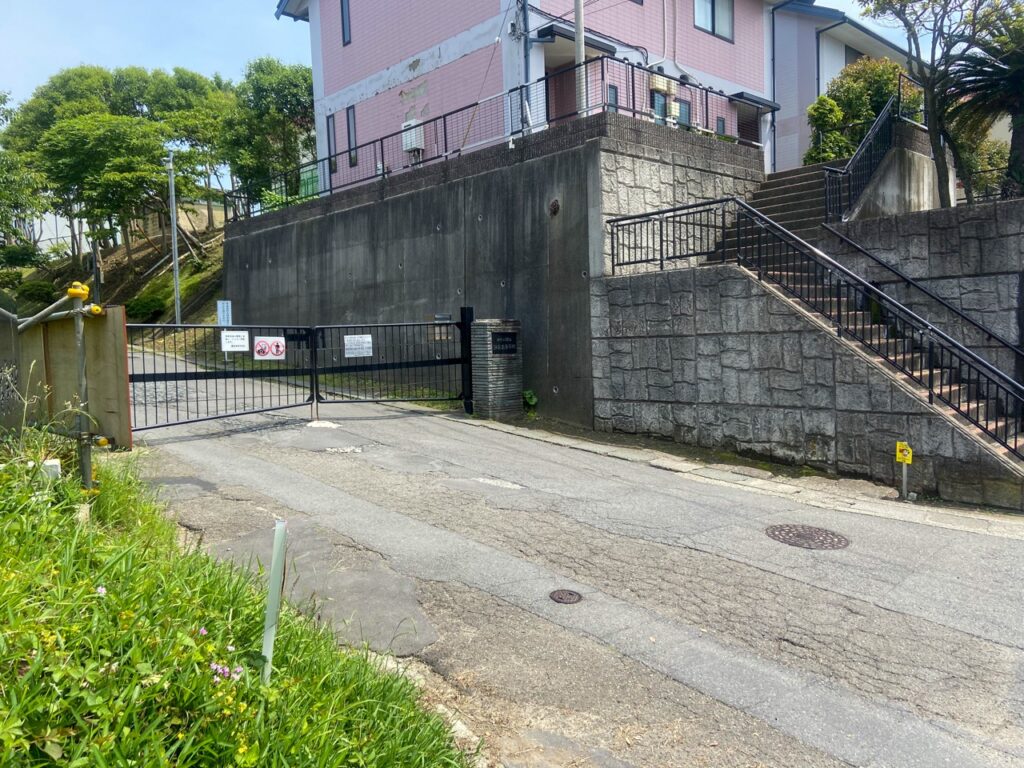 鎌倉高校の校門