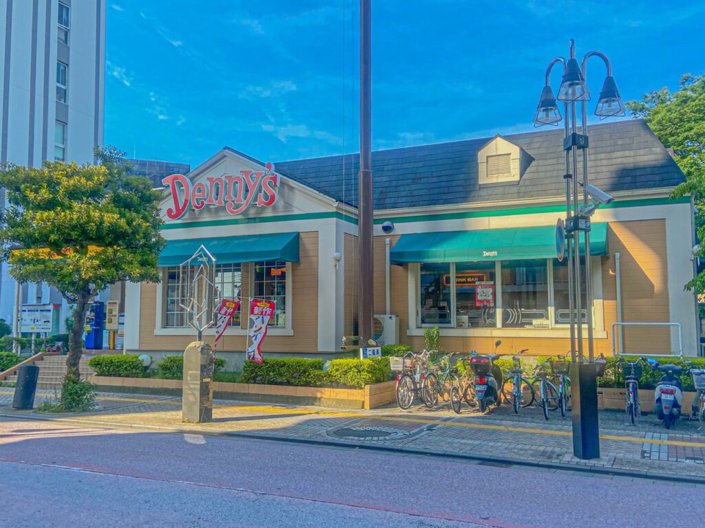 デニーズ藤沢北口店（青ブタ）