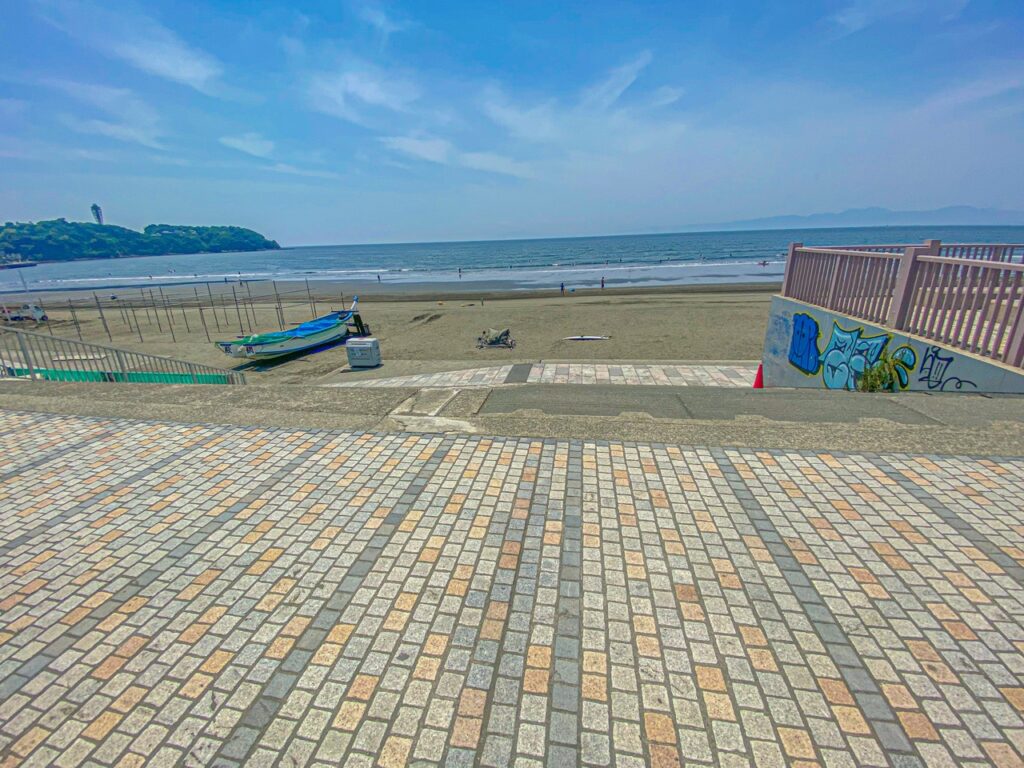 片瀬海岸西浜（青ブタ）