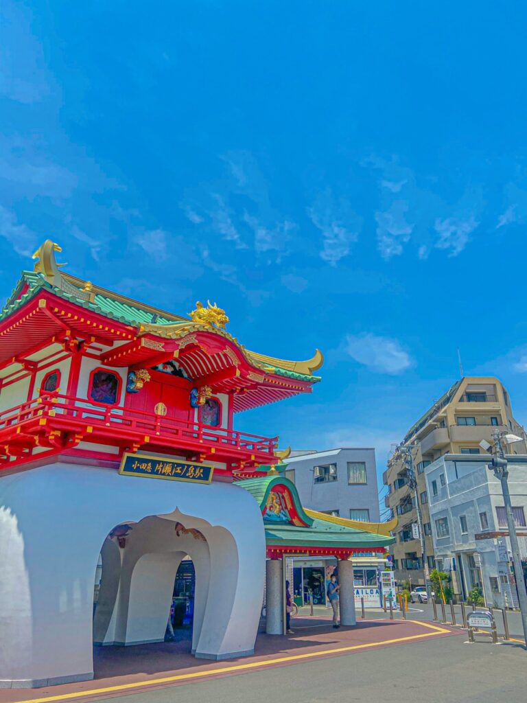 小田急片瀬江ノ島駅（青ブタ）