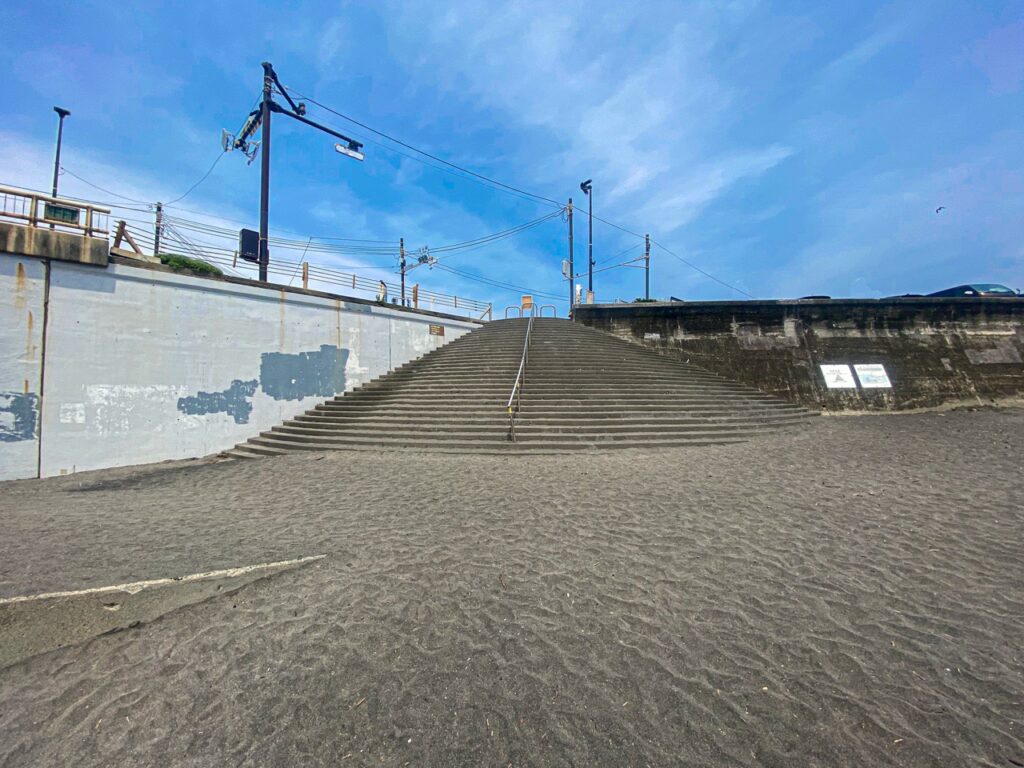 七里ヶ浜海岸（青ブタ）