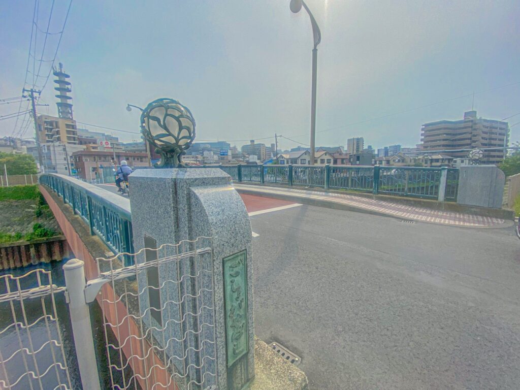 御所が谷橋（青ブタ）