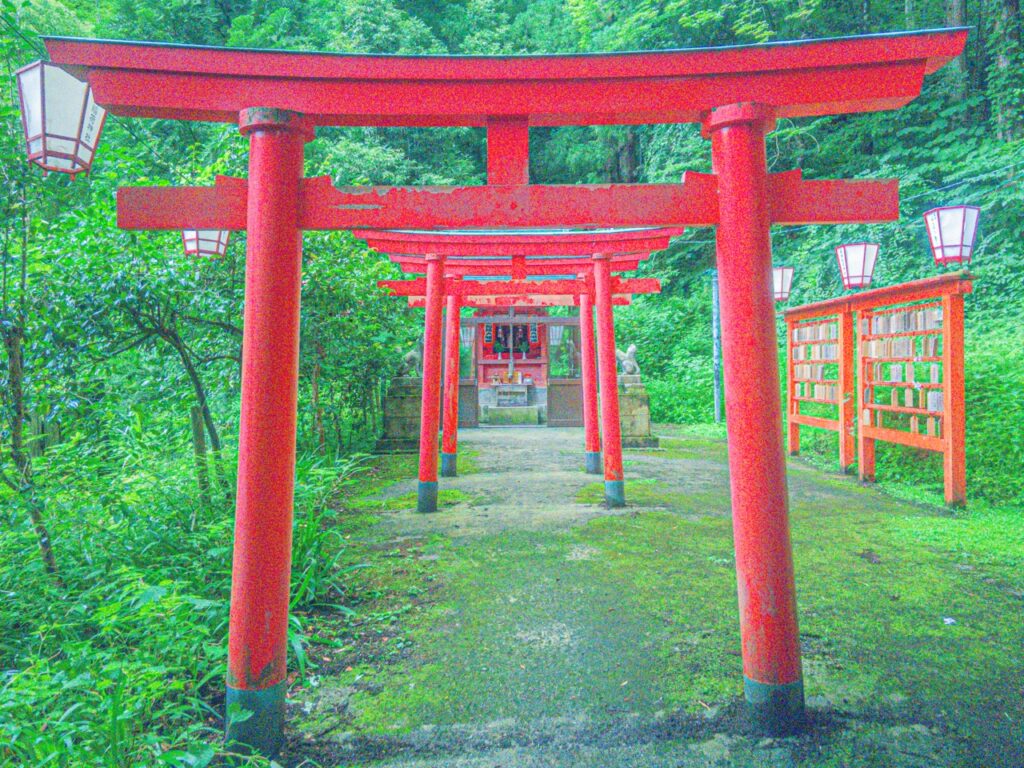 湯涌稲荷神社（花咲くいろは）
