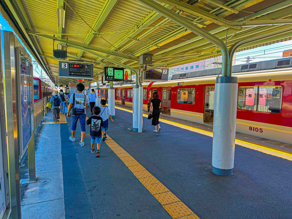 橿原神宮前駅のホーム（境界の彼方）