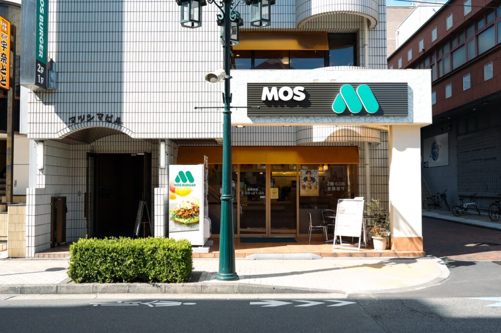 昼のモスバーガー立川南口店