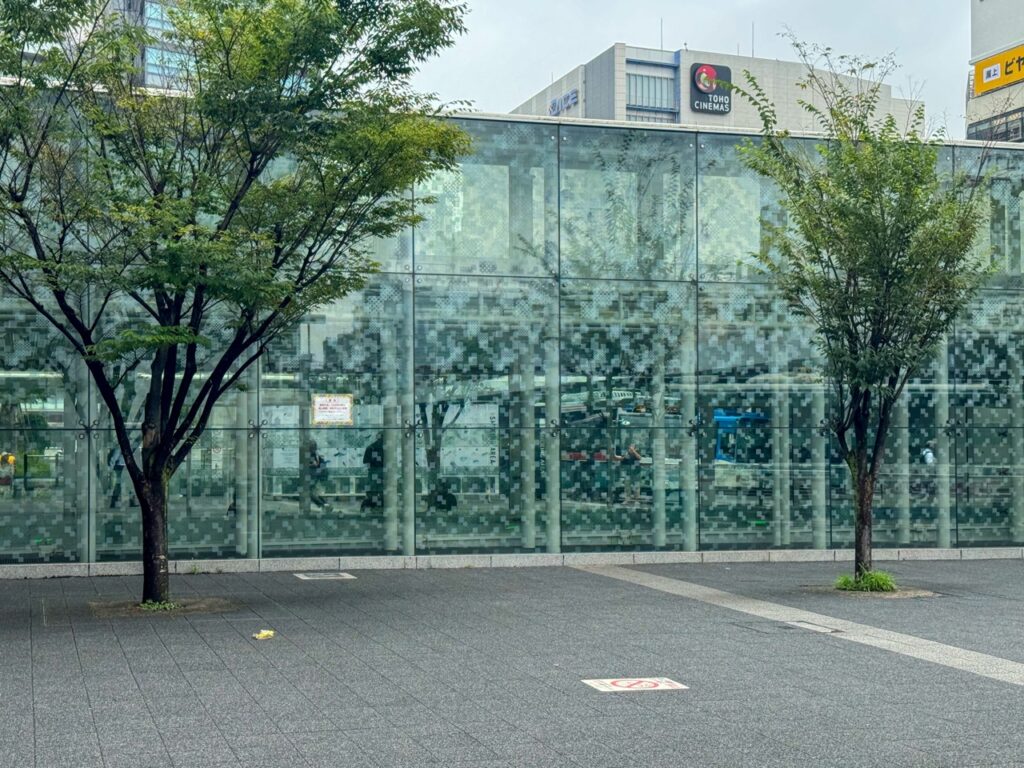 昼の川崎駅東口駅前広場
